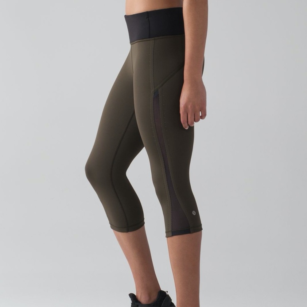 lululemon smooth stride crop dark olive/black